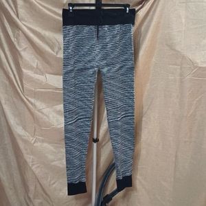 LARK AND GREY MATERNITY leggings sizeL/XL